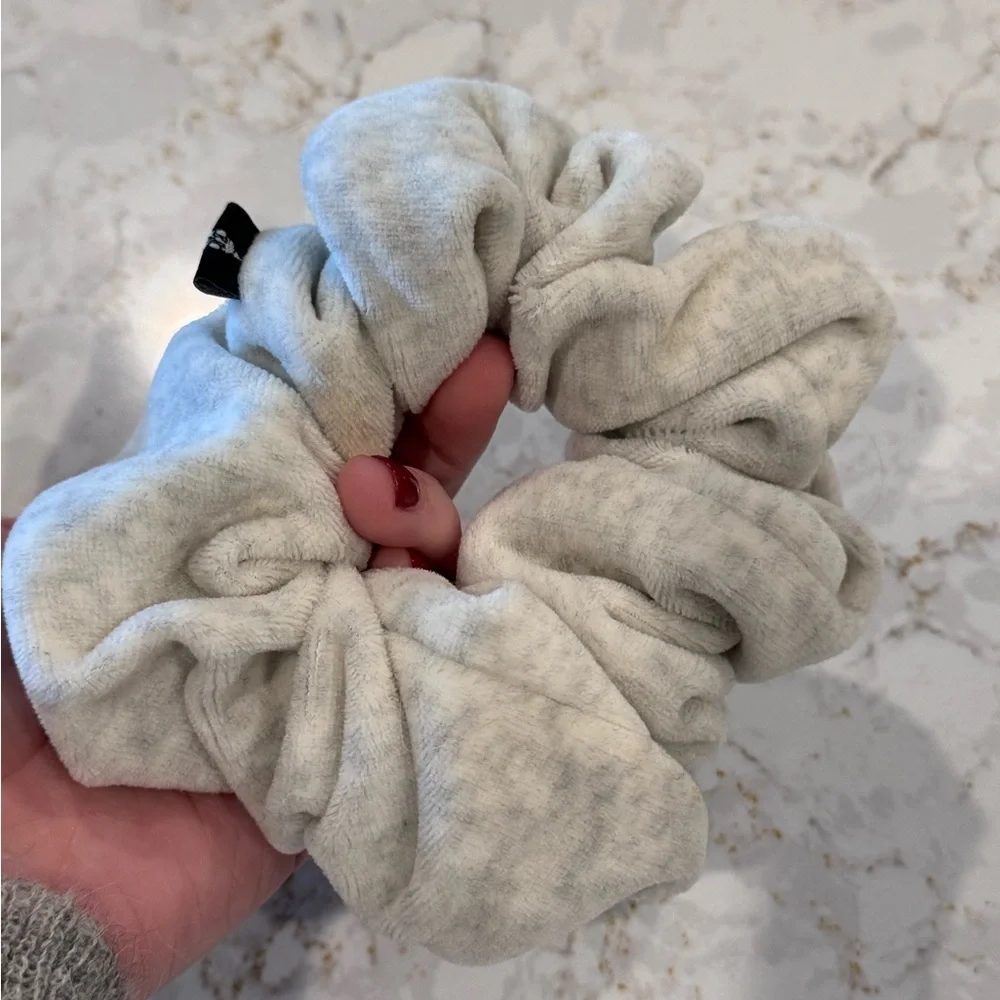 Free people, 2 Pink and Gray Scrunchie Set